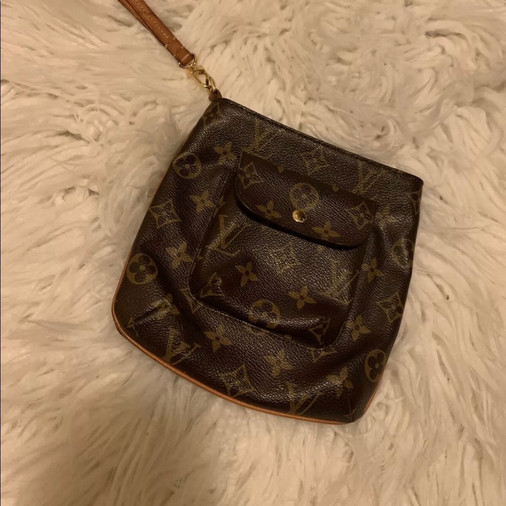 Authentic Louis Vuitton partition wristlet